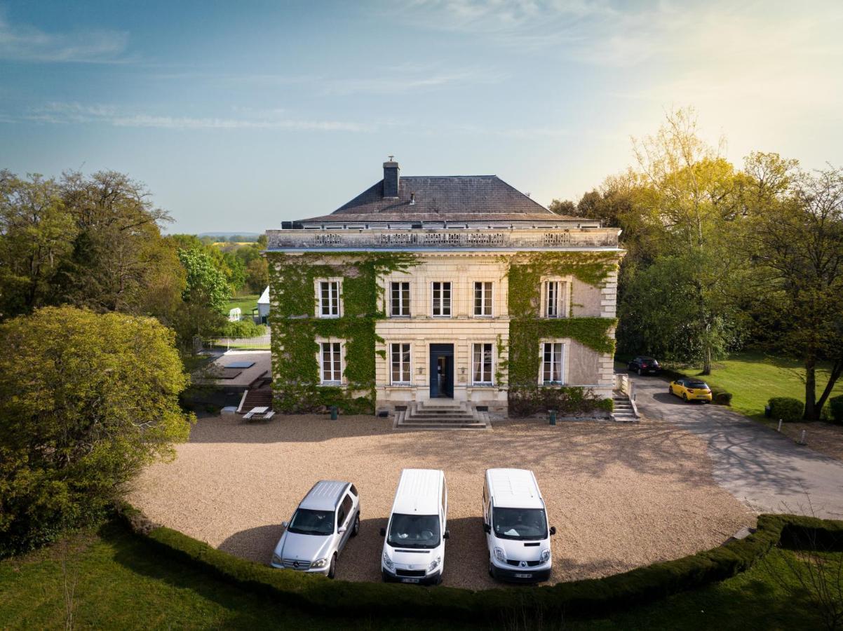 Hotel Institut Bois Robert Bécon-les-Granits Exterior foto